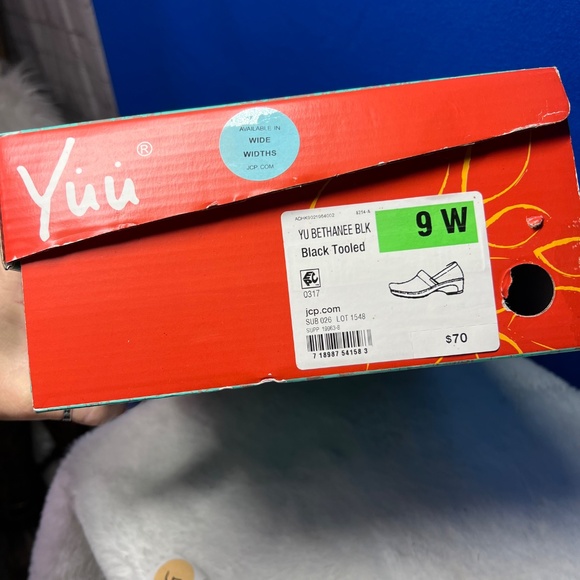 NIB/NWT🤩 |•YŮŮ•| Light & Flexible Bethanee Comfort Clogs Size 9 Wide - Picture 15 of 16